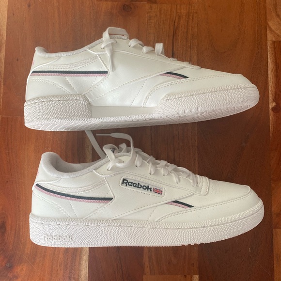 Brand New Reebok Classics Vegan Sneakers 👟 - Picture 3 of 5